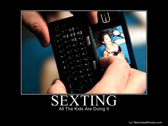 Sexting-All-the-Kids-556x416